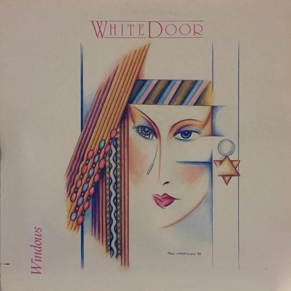 white door2 600x600 Artykuły